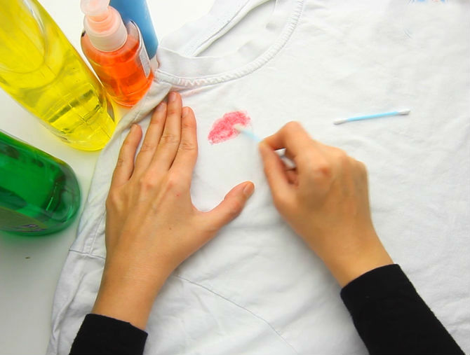 How to Remove Lipstick Stains From Your Favorite Outfits ...