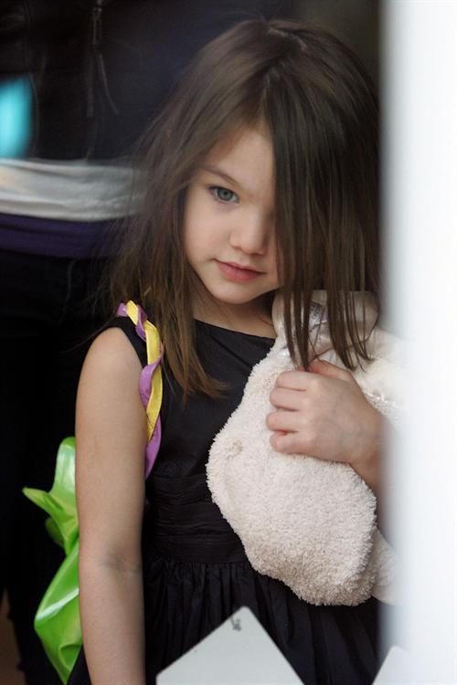 The-young-and-very-fashionable-Suri-Cruise-7