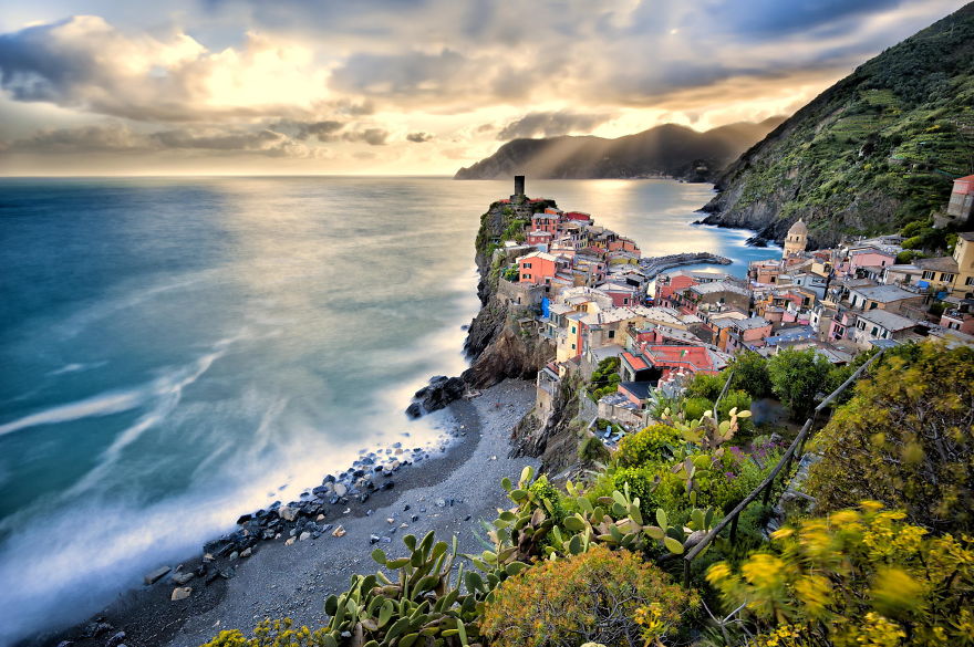 The-10-Most-Popular-Cliff-Side-Towns-And-Villages-4