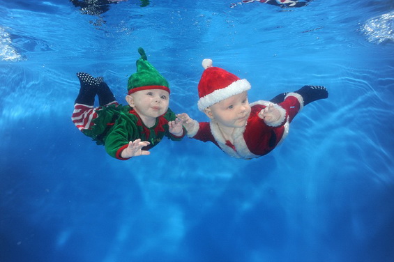 Cute-Little-Divers-in-Christmas-Outfits-3