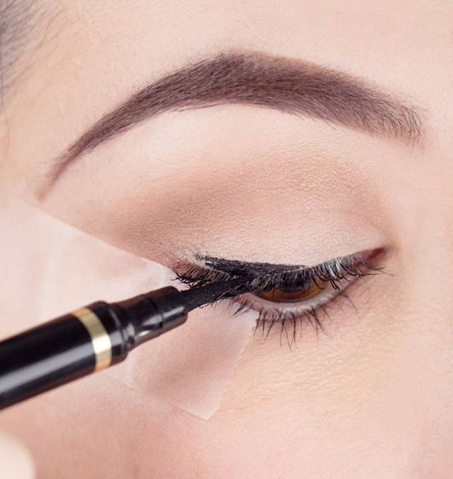 How-To-Do-The-Perfect-Cat-Eye-3