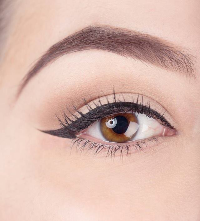 How-To-Do-The-Perfect-Cat-Eye-6