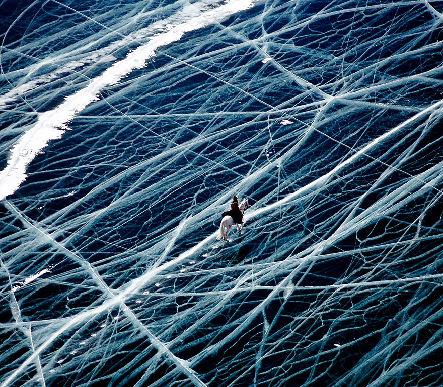 10-Breathtaking-Frozen-Lakes-And-Ponds-That-Look-Like-Art-2