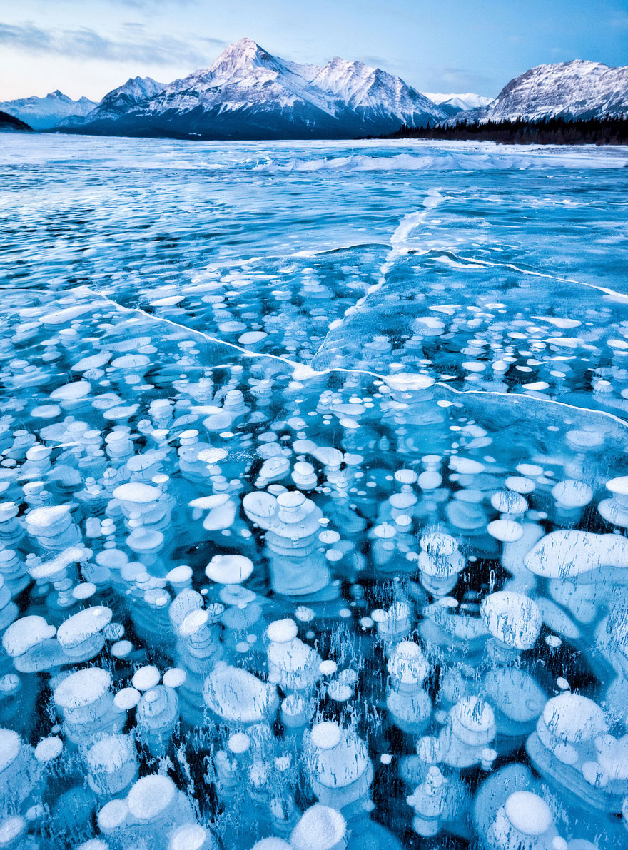 10-Breathtaking-Frozen-Lakes-And-Ponds-That-Look-Like-Art-3