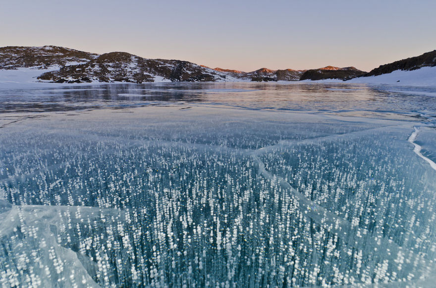 10-Breathtaking-Frozen-Lakes-And-Ponds-That-Look-Like-Art-6