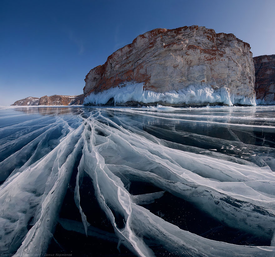 10-Breathtaking-Frozen-Lakes-And-Ponds-That-Look-Like-Art-7