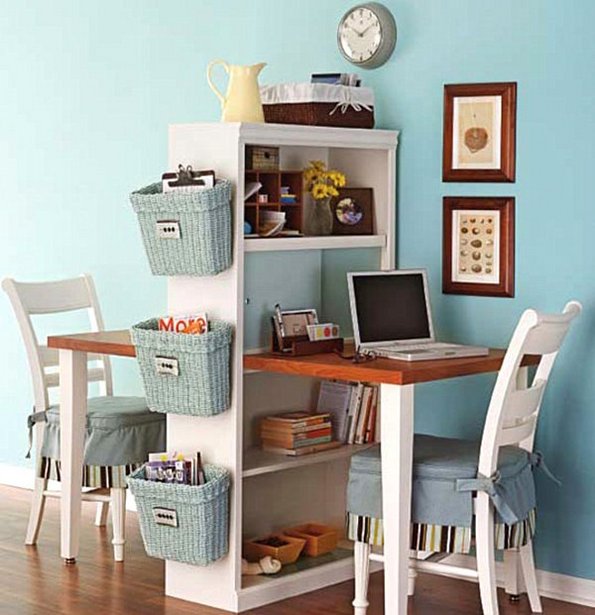 Cute-and-Creative-Ways-to-Decorate-Your-Desk-at-Work-1