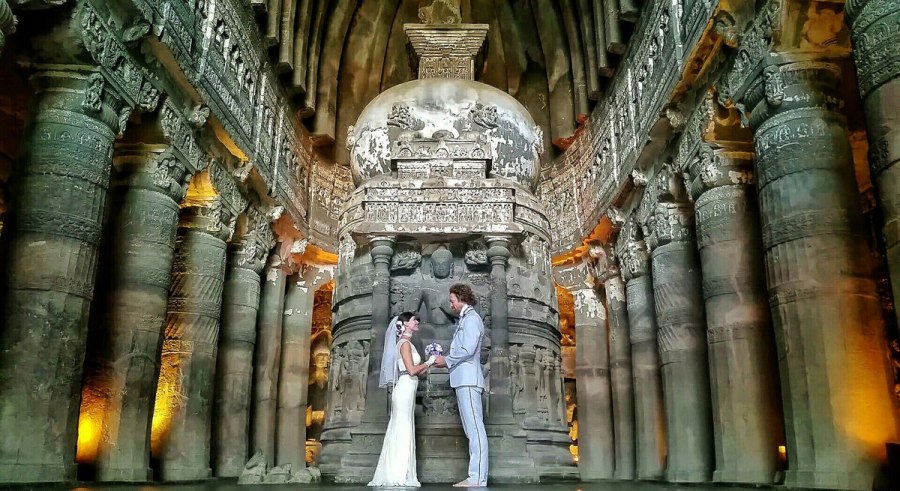 An-Acrobatic-Couple-Got-Married-in-38-Different-Places-in-the-World-1