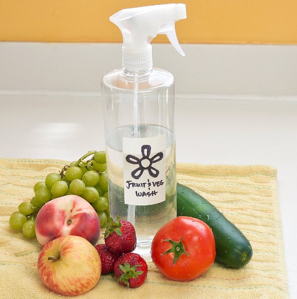 Natural Homemade Spray to Remove Pesticides from Fruits and Vegetables