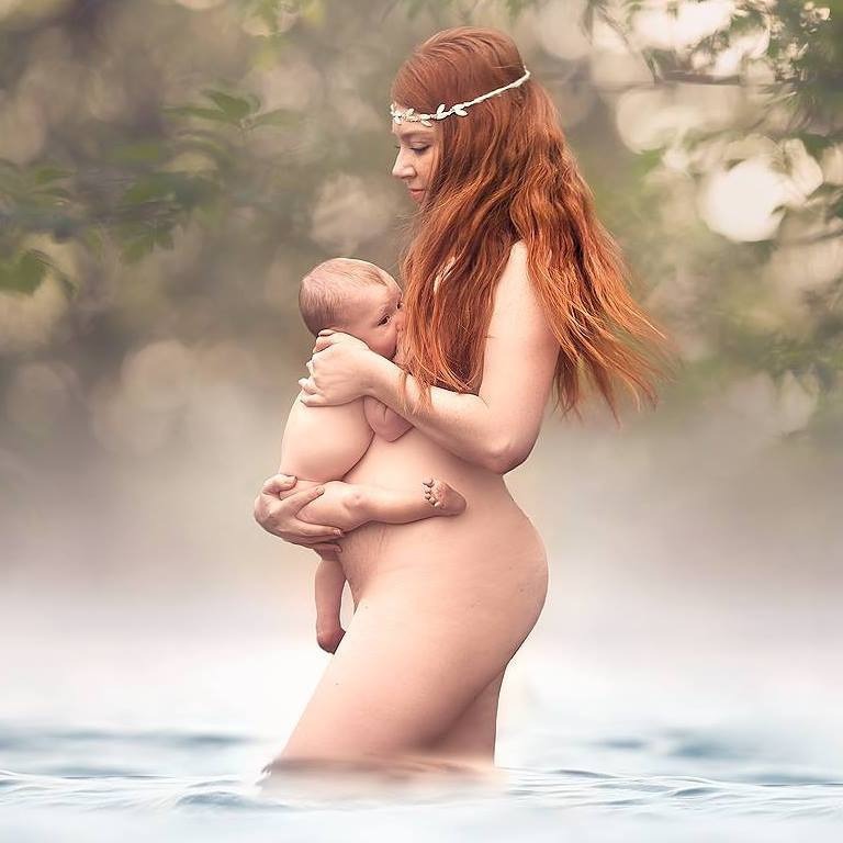 Breastfeeding-Goddesses-The-Beauty-of-Public-Breastfeeding-2