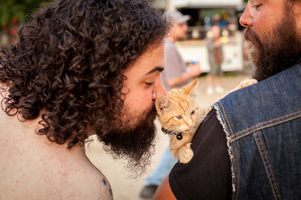 A-Biker-Saves-a-Kitty-And-Does-a-Cross-Country-Trip-With-Him-11