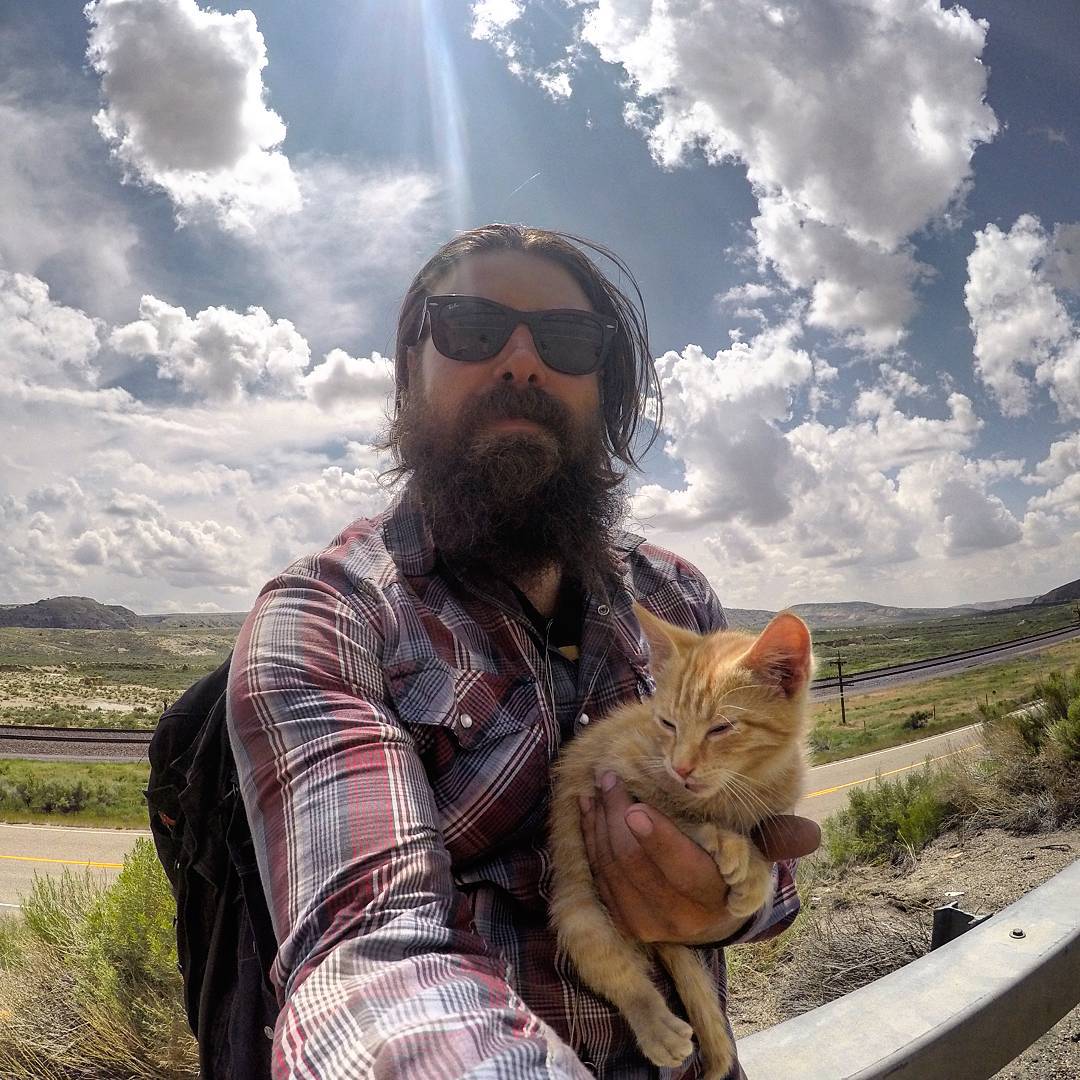 A-Biker-Saves-a-Kitty-And-Does-a-Cross-Country-Trip-With-Him-4