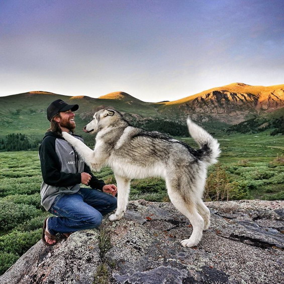 Wonderful-Photos-of-a-Man-Who-Has-Amazing-Traveling-Adventures-With-His-Dog-1