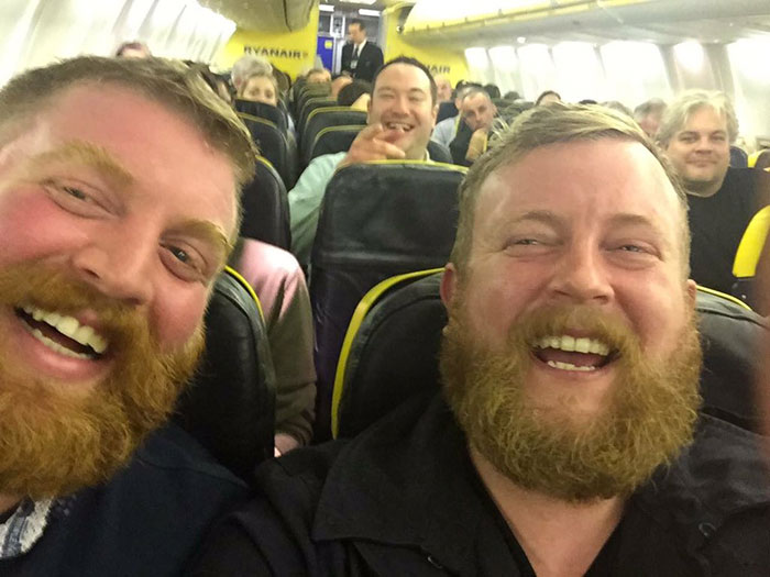A-Passenger-Got-Seated-On-The-Plane-Next-To-Stranger-Who-Looks-Exactly-Like-Him-1