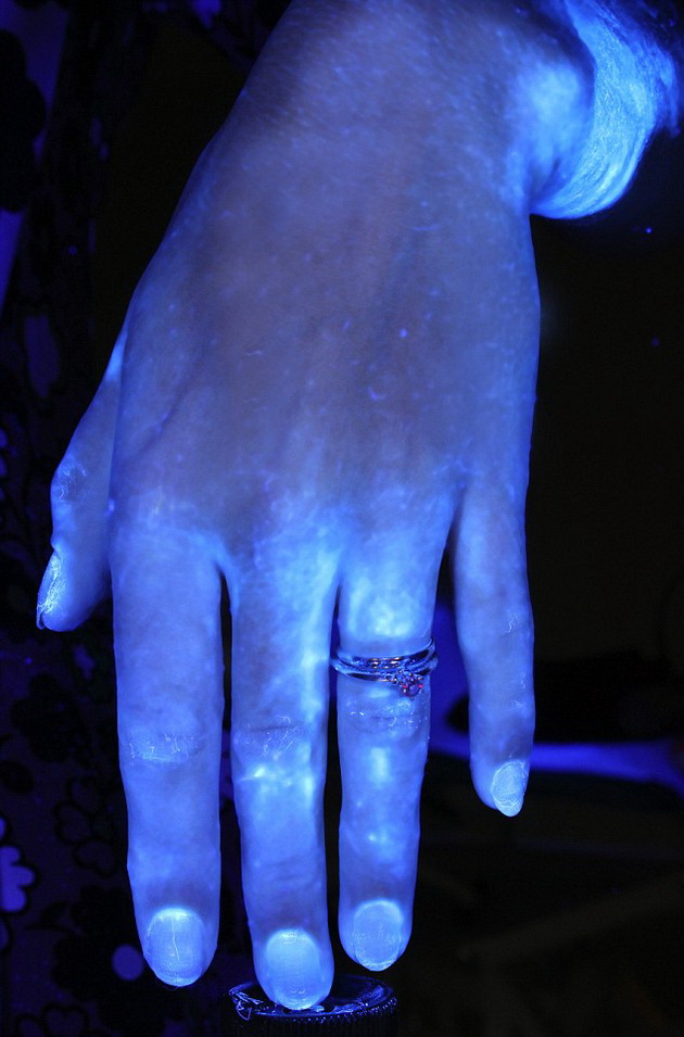 Are-Your-Hands-Really-Clean-After-Washing-Them-4