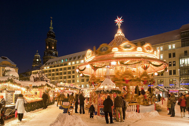 The-10-Most-Beautiful-Christmas-Bazaars-in-Europe-1