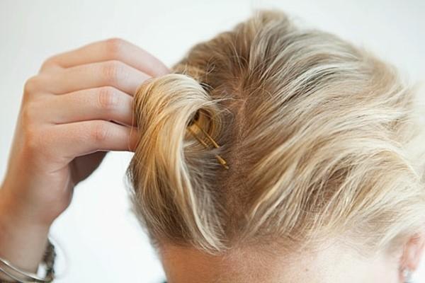 8-Incredible-Bobby-Pin-Hacks-You-Never-Knew-You-Needed-4