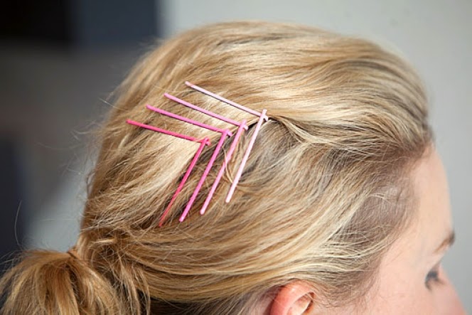 8-Incredible-Bobby-Pin-Hacks-You-Never-Knew-You-Needed-7