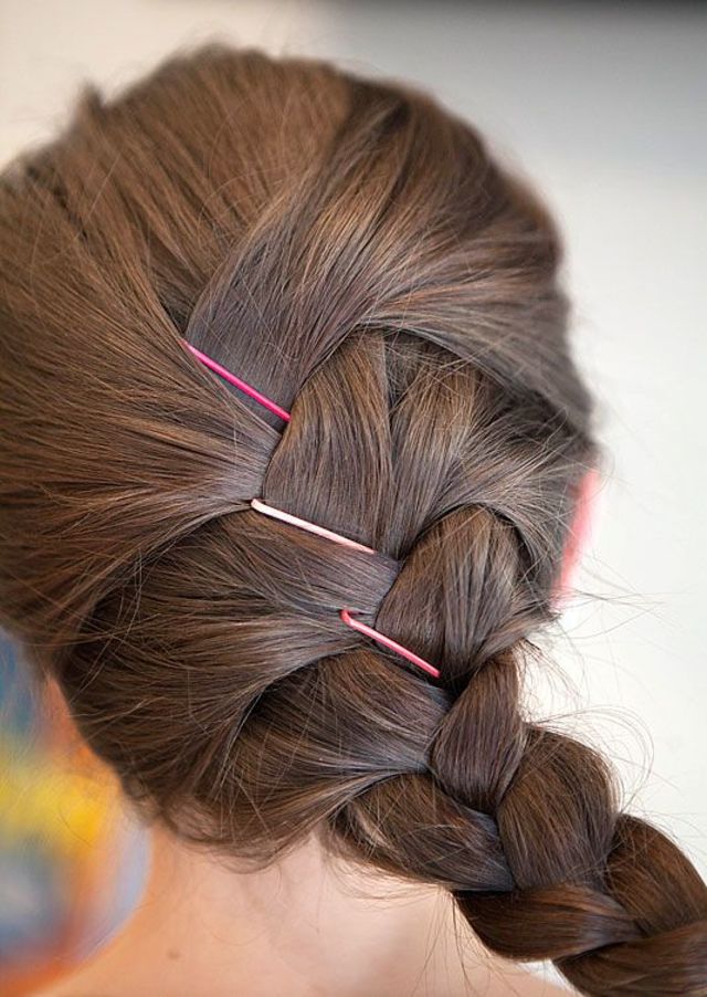 8-Incredible-Bobby-Pin-Hacks-You-Never-Knew-You-Needed-8