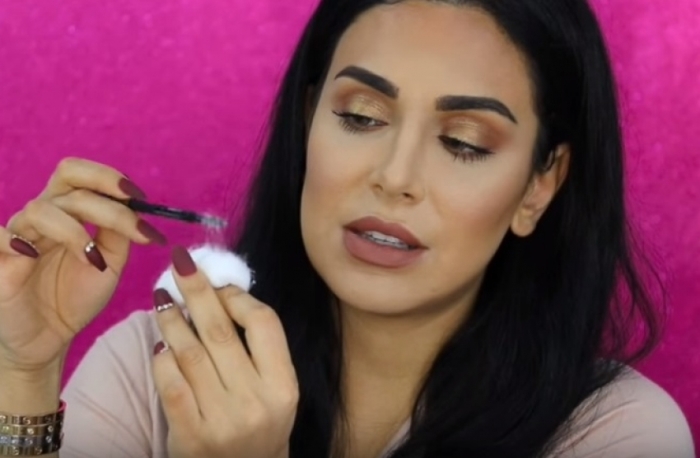 Make-Your-Lashes-Look-Extra-Long-by-Using-Cotton-1