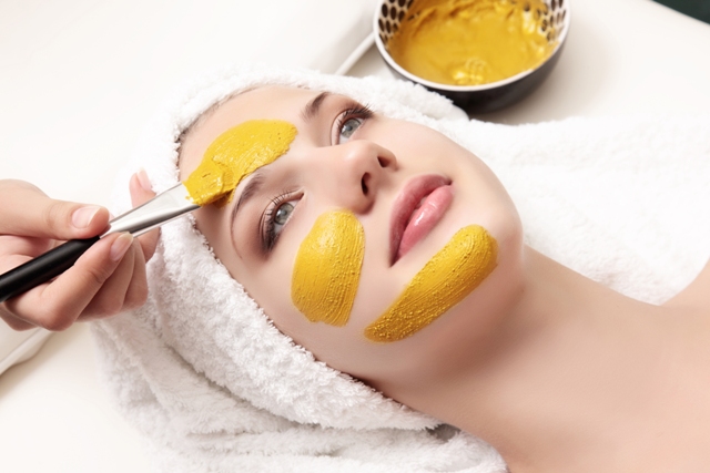 4-DIY-Face-Masks-for-Brightening-Up-Your-Dull-Skin-1