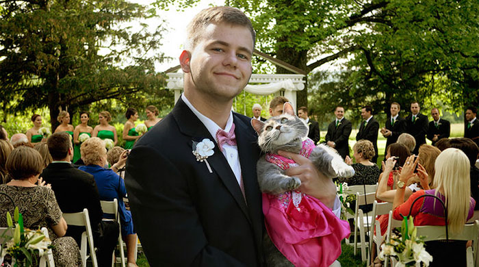 The-Most-Purfect-Prom-Date-Ever-A-Guy-Took-His-Beloved-Cat-to-Prom-3