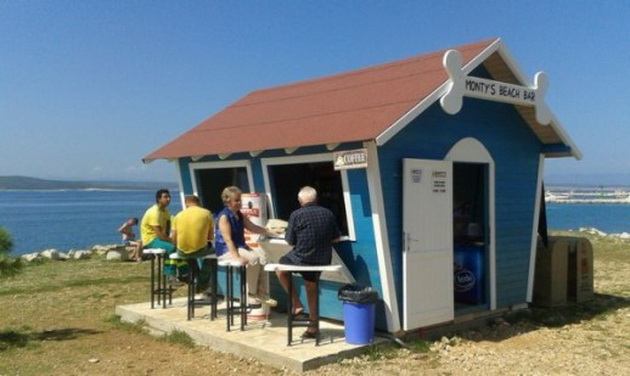 first-beach-bar-for-dogs-croatia-better-serve-dogs-7