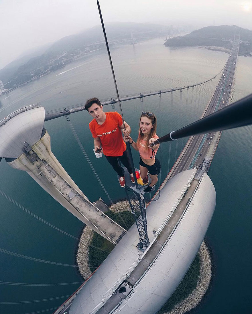 girl-takes-best-riskiest-selfies-ever-13