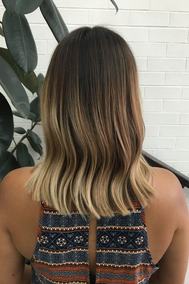 the-vertical-pull-down-waves-the-new-hairstyle-trend-in-the-fashion-world-3