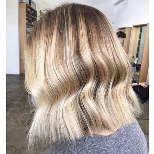 the-vertical-pull-down-waves-the-new-hairstyle-trend-in-the-fashion-world-6