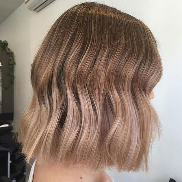 the-vertical-pull-down-waves-the-new-hairstyle-trend-in-the-fashion-world-7