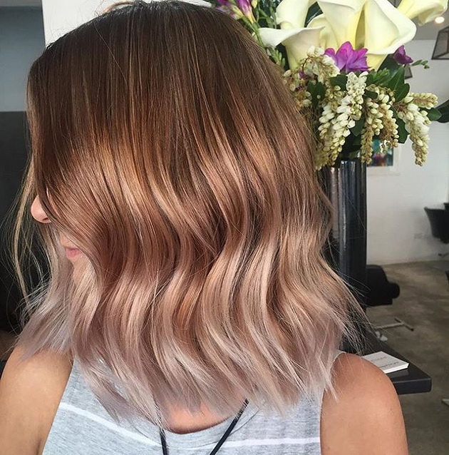 the-vertical-pull-down-waves-the-new-hairstyle-trend-in-the-fashion-world-8