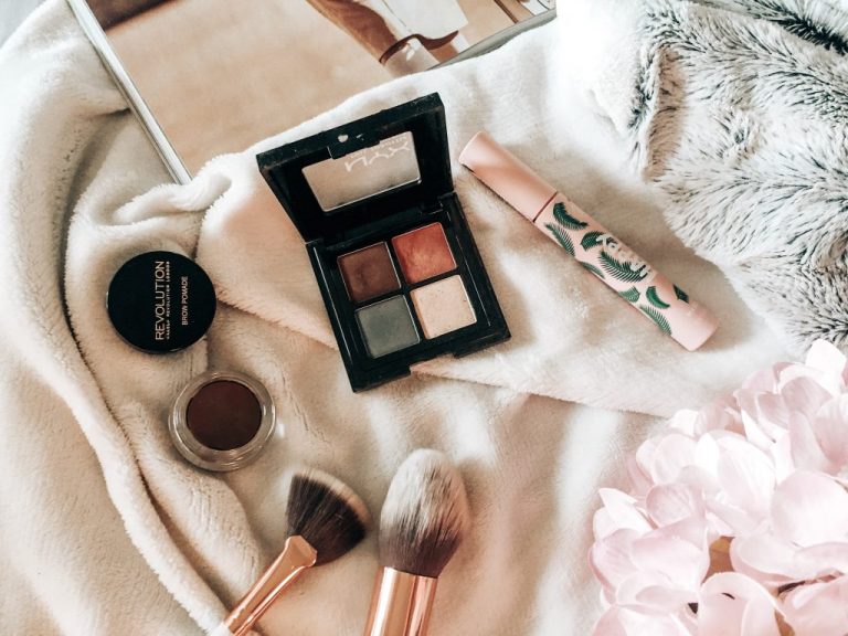 What Goes into a Basic Makeup Kit? Women Daily Magazine