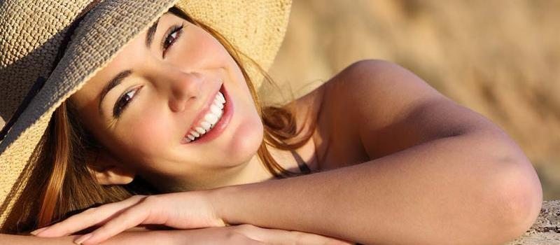 4 Easy Steps to Have a Youthful and Glowing Pores and skin this Summer time