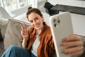 psychology of people who don’t post on social media