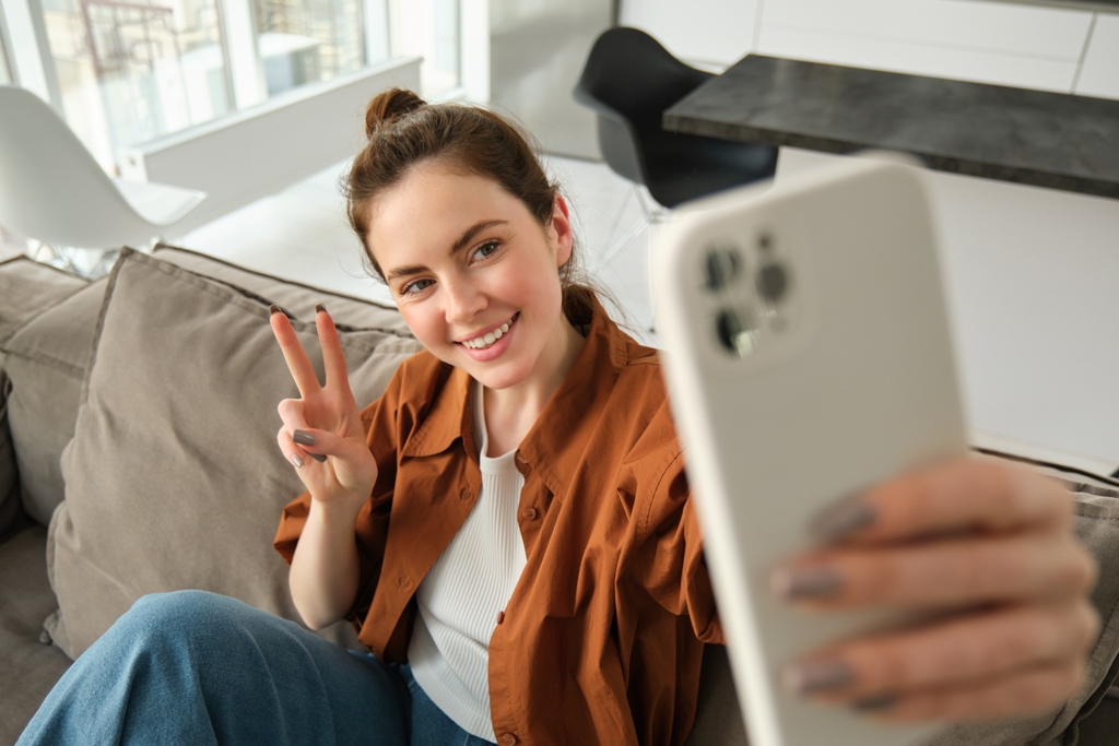 psychology of people who don’t post on social media